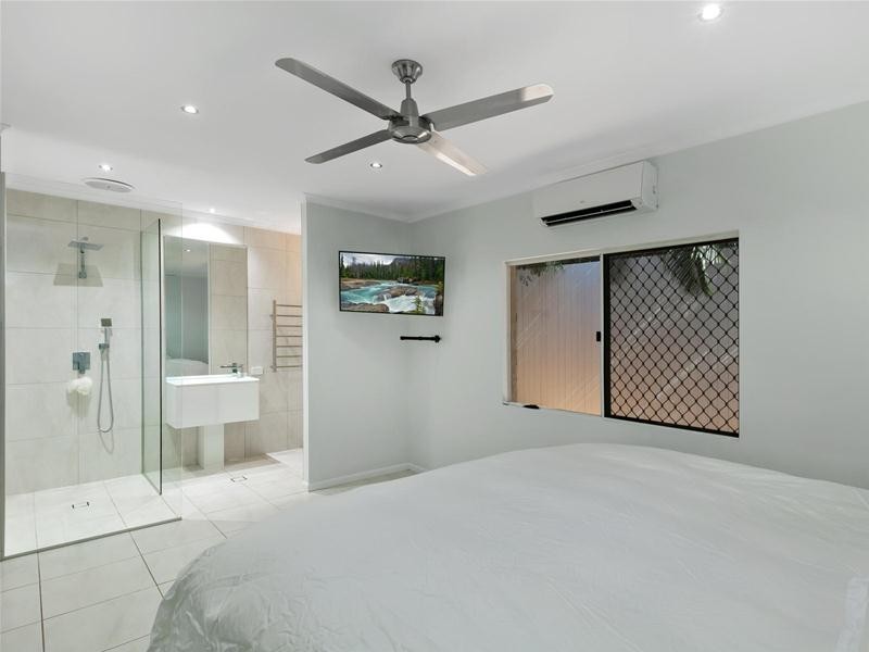 5 Bligh Close, Clifton Beach QLD 4879
