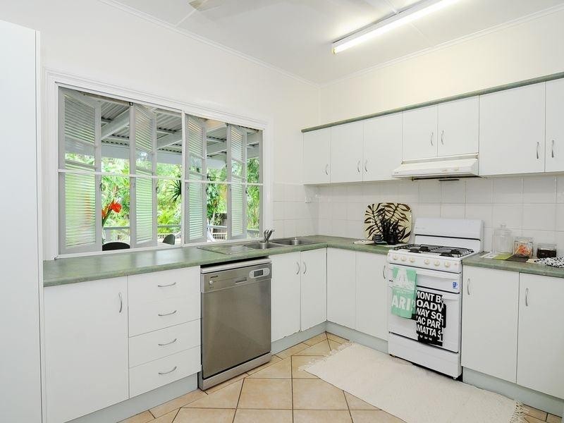 32 Nolan Street, Whitfield QLD 4870