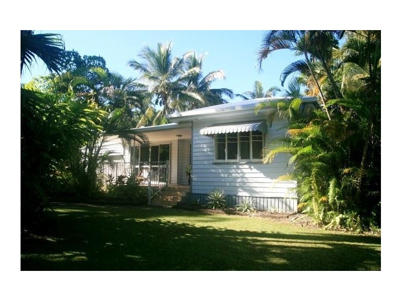 32 Nolan Street, Whitfield QLD 4870