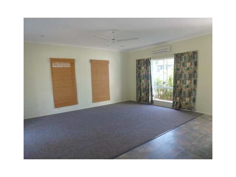 7 Pomona Avenue, Mooroobool QLD 4870