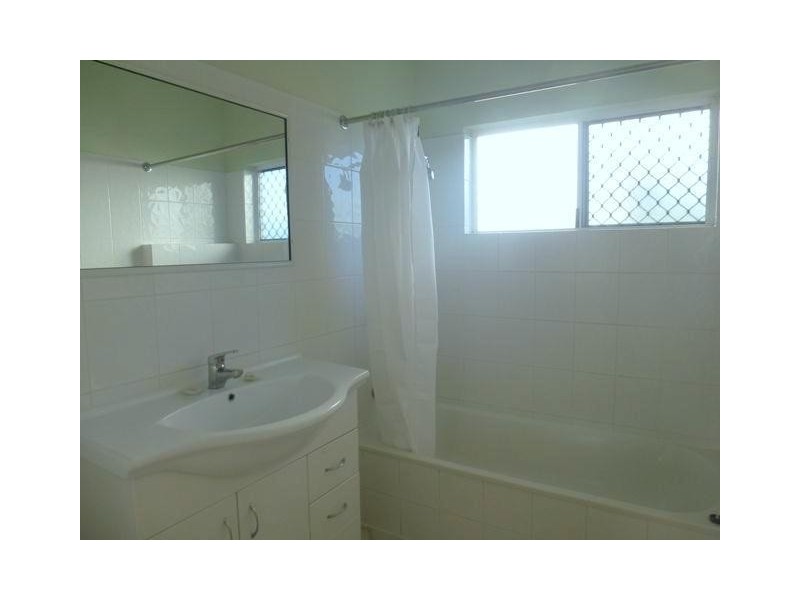 7 Pomona Avenue, Mooroobool QLD 4870