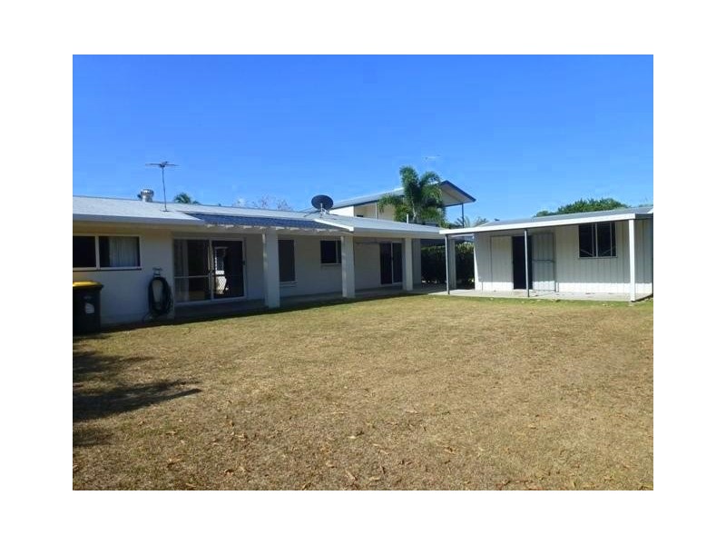 7 Pomona Avenue, Mooroobool QLD 4870