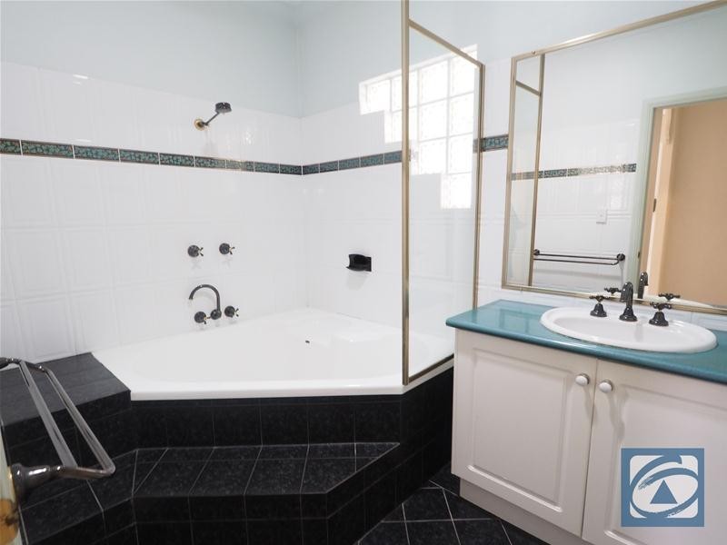 2 Greenock Way, Brinsmead QLD 4870