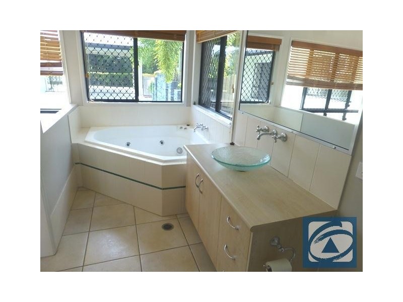 2 Ben Bolt Close, Redlynch QLD 4870