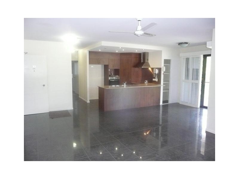 23/349 Lake Street, Cairns North QLD 4870