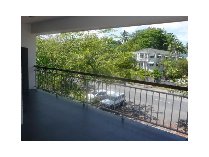 23/349 Lake Street, Cairns North QLD 4870