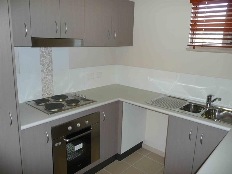 117/22-24 Ward Street, Mooroobool QLD 4870