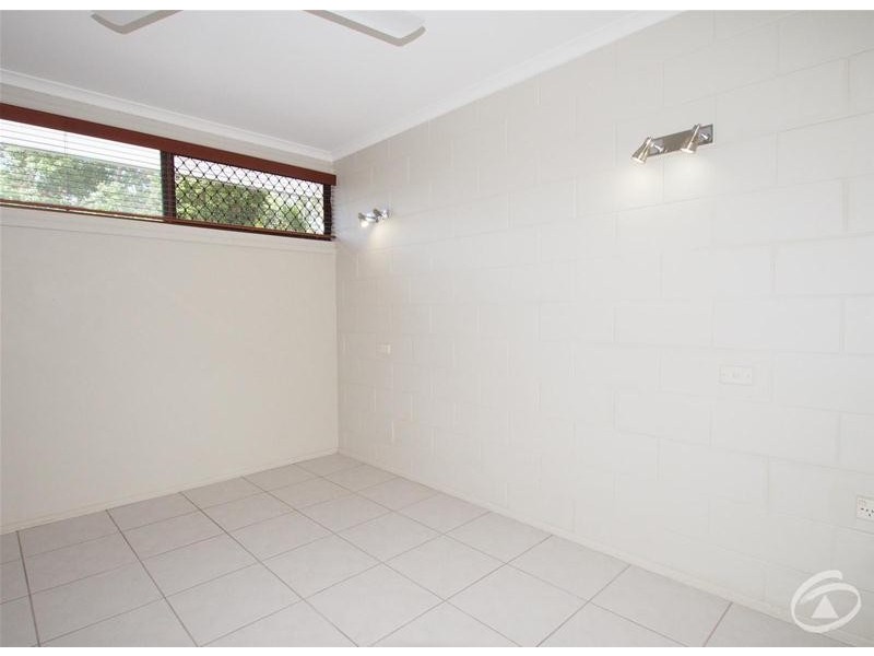 8/25-31 Hibiscus Lane, Holloways Beach QLD 4878