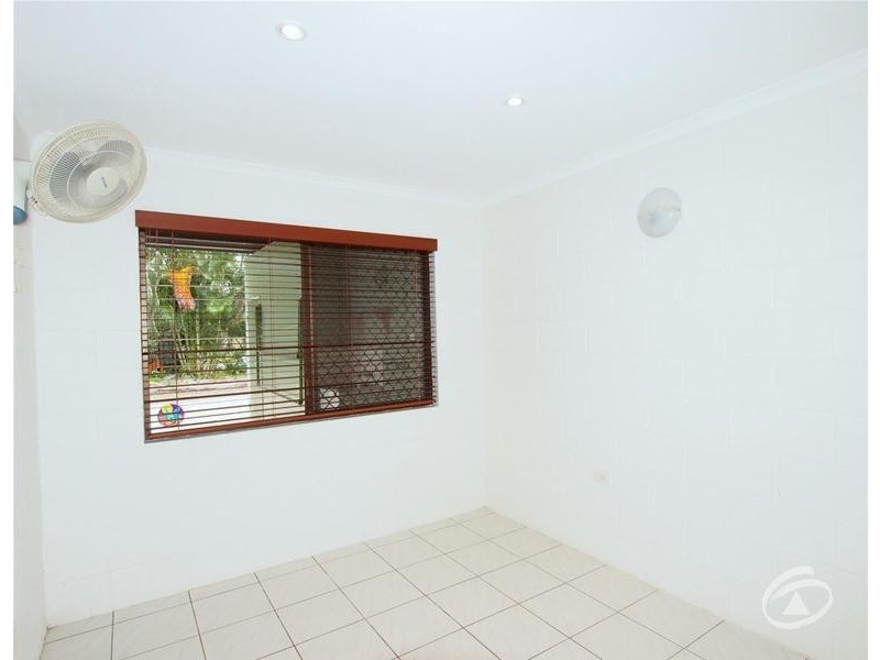 8/25-31 Hibiscus Lane, Holloways Beach QLD 4878