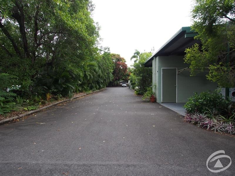 8/25-31 Hibiscus Lane, Holloways Beach QLD 4878