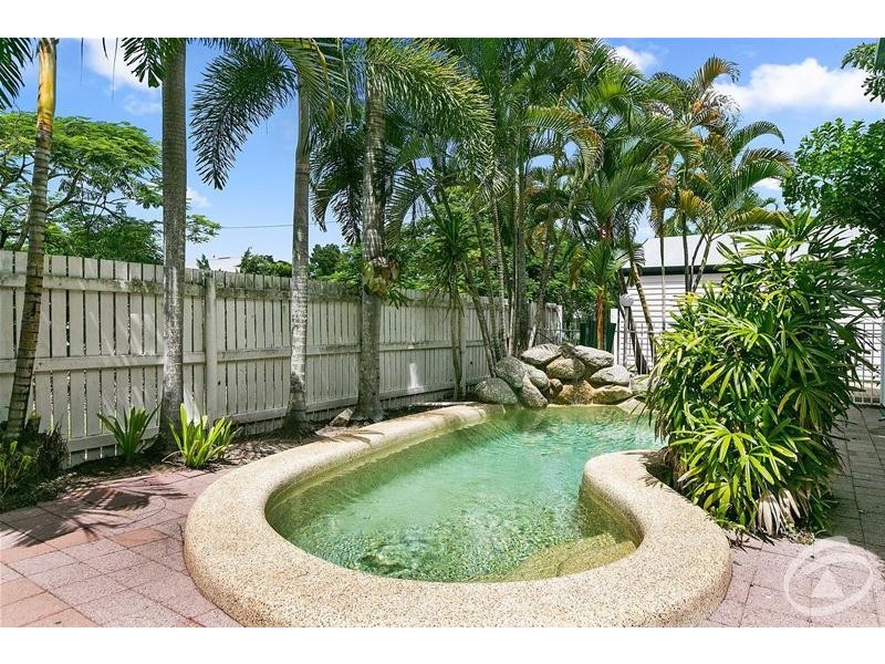 30 Charles Street, Cairns North QLD 4870