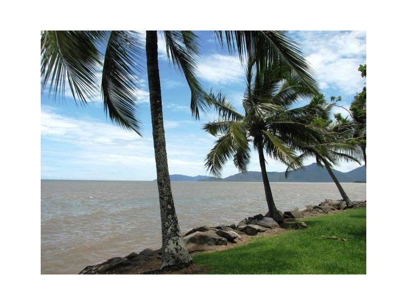 Machans Beach QLD 4878