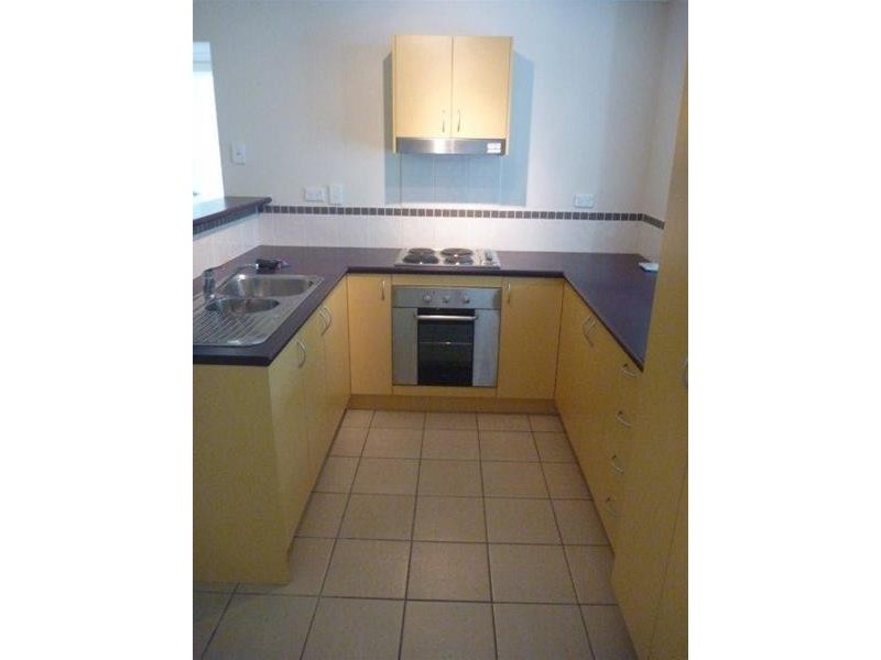 204/6 Marella Close, Manoora QLD 4870