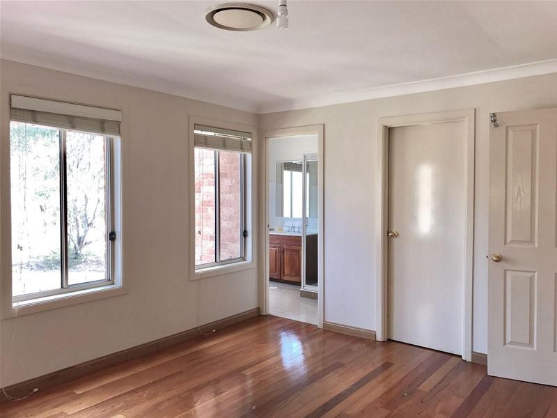 13 Ferraro Crescent, West Hoxton NSW 2171