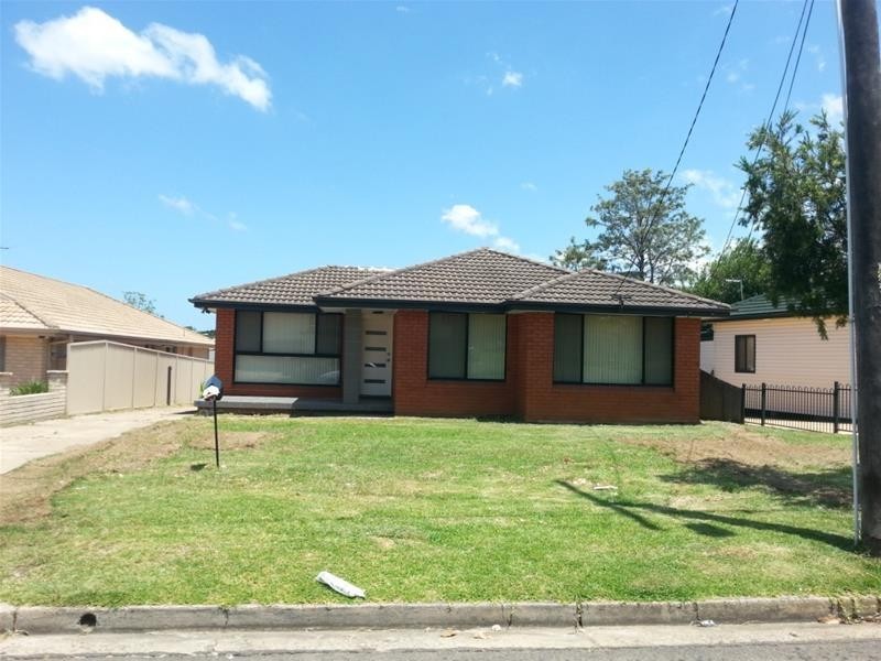 4 Robyn Street, Woodpark NSW 2164