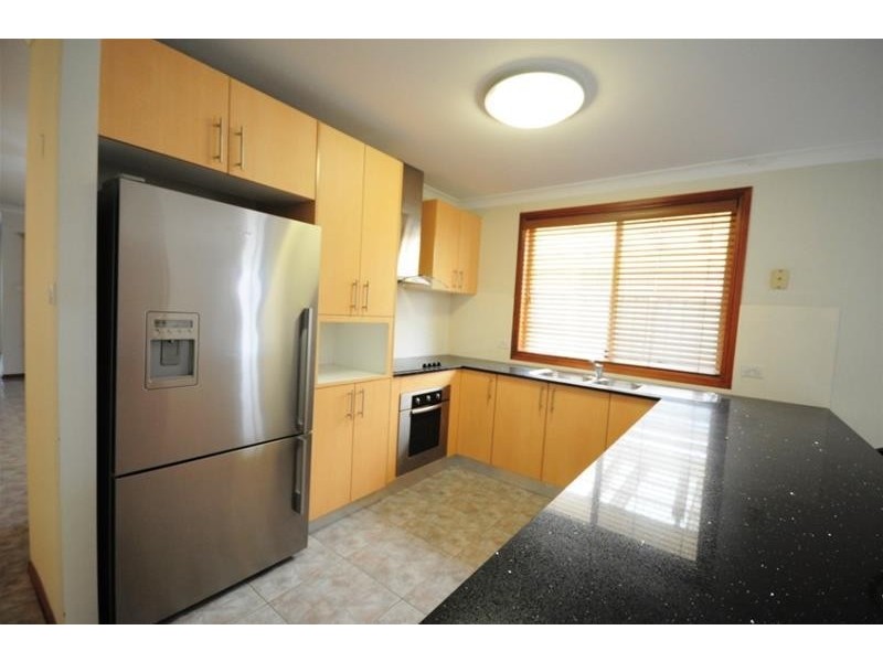 102 Tamworth Crescent, Hoxton Park NSW 2171