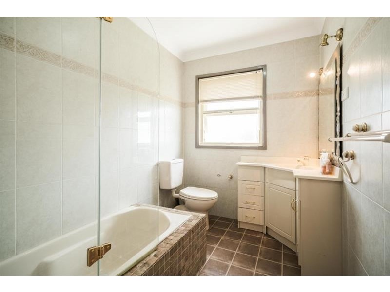 4 Vivienne Street, Woodpark NSW 2164