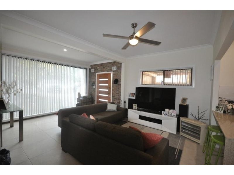 12 Robertson Street, Guildford NSW 2161