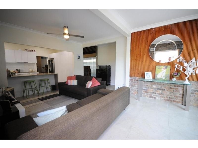 12 Robertson Street, Guildford NSW 2161