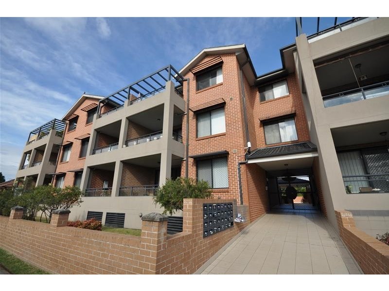 28/10-12 wingello Street, Guildford NSW 2161