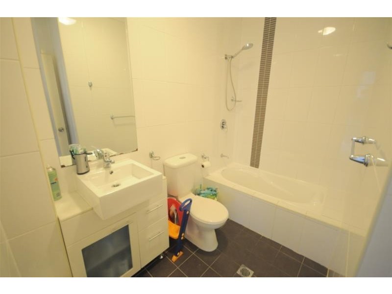 28/10-12 wingello Street, Guildford NSW 2161