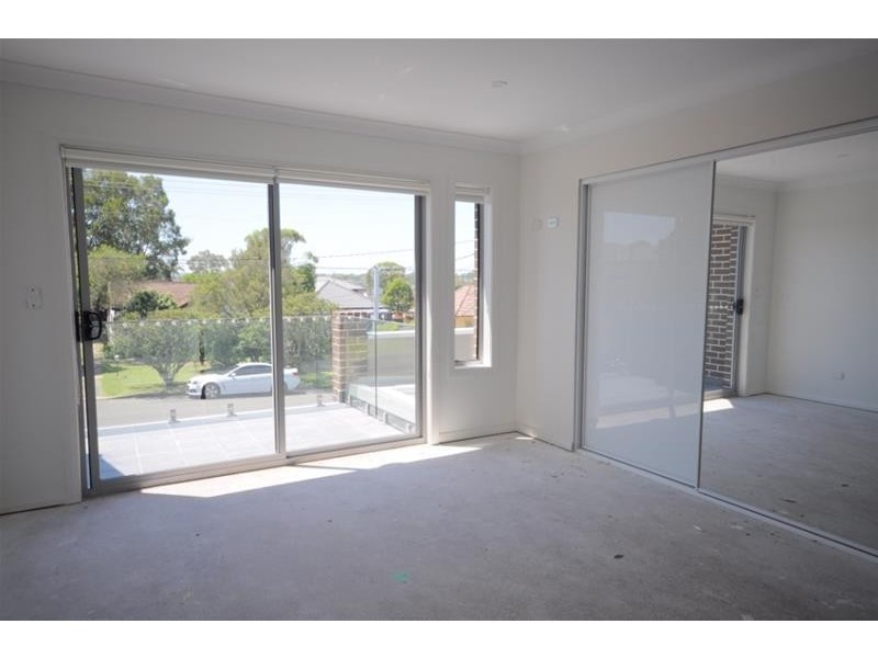2/8 Mills Street, Merrylands NSW 2160