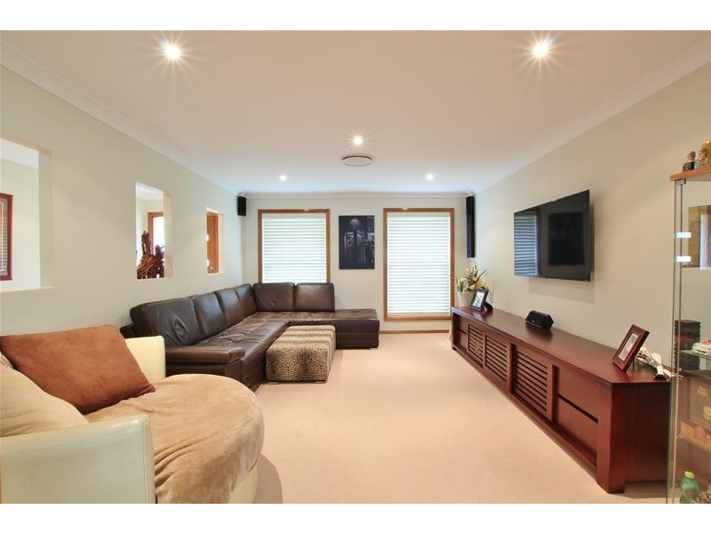 12 Rheinbergers Circuit, Elderslie NSW 2570