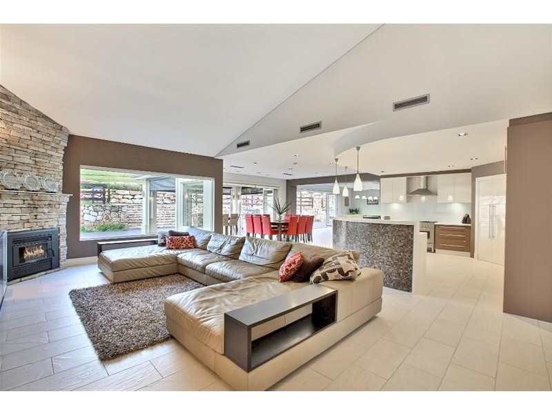 9 The Glade, Kirkham NSW 2570