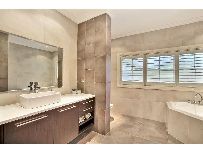 9 The Glade, Kirkham NSW 2570