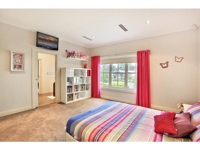 9 The Glade, Kirkham NSW 2570