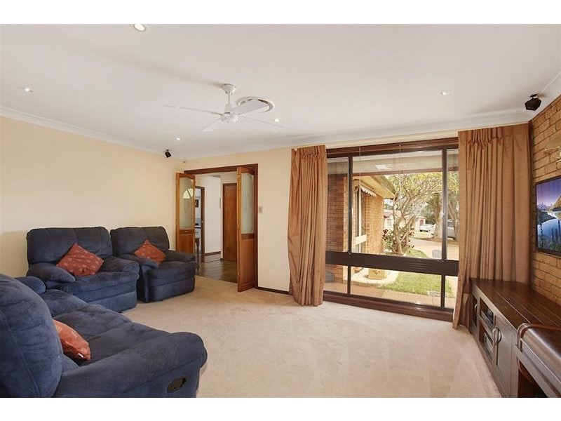 13 Selby Place, Minto NSW 2566