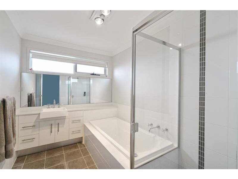 104 Liz Kernohan Drive, Elderslie NSW 2570