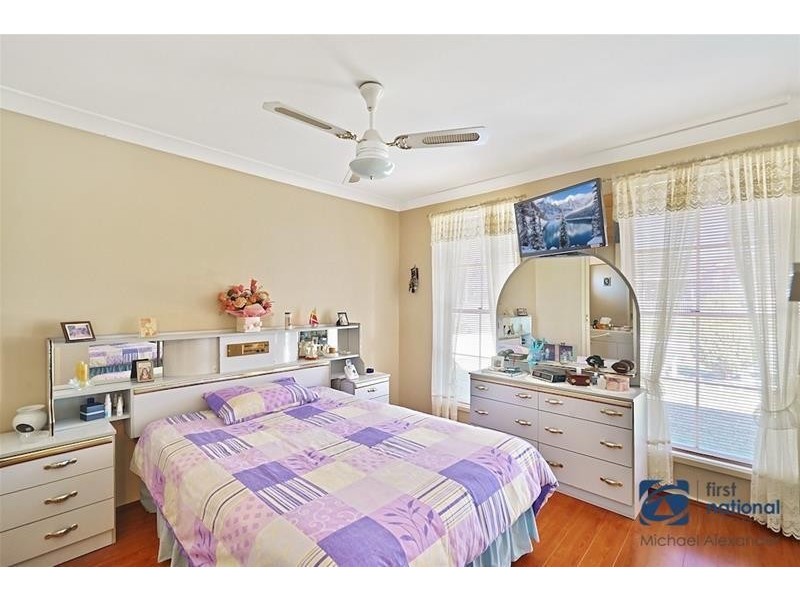 2 Azalea Place, Macquarie Fields NSW 2564