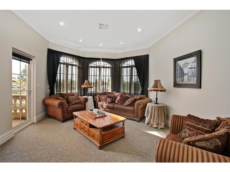 2 Yewens Circuit, Grasmere NSW 2570