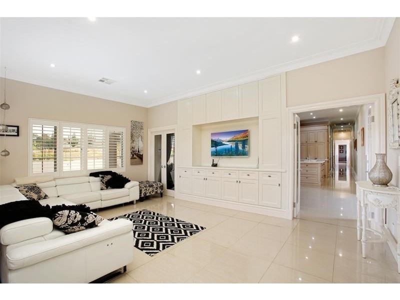 2 Yewens Circuit, Grasmere NSW 2570