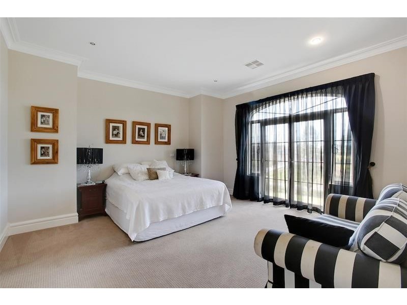 2 Yewens Circuit, Grasmere NSW 2570