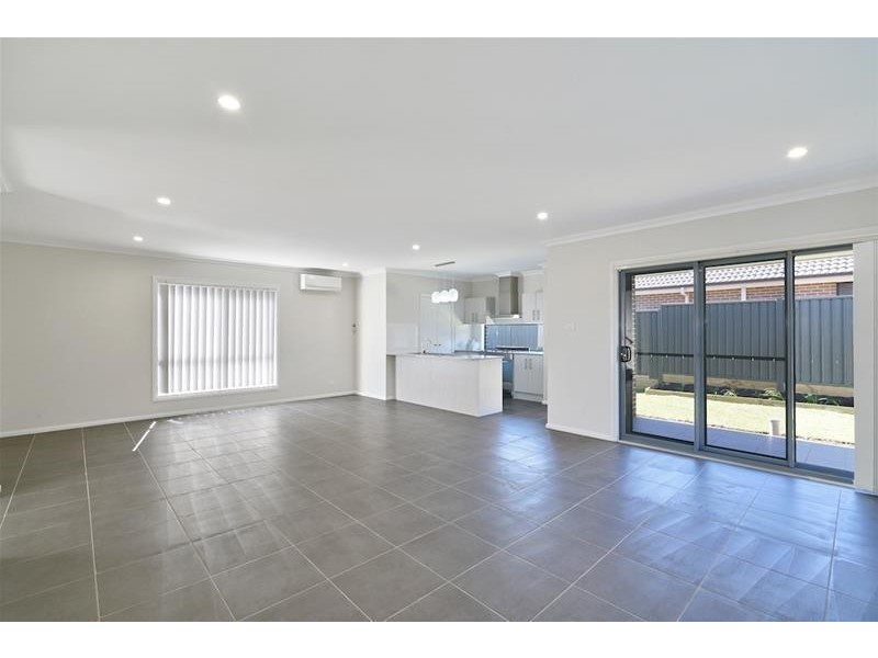 4 Smith Street, Oran Park NSW 2570