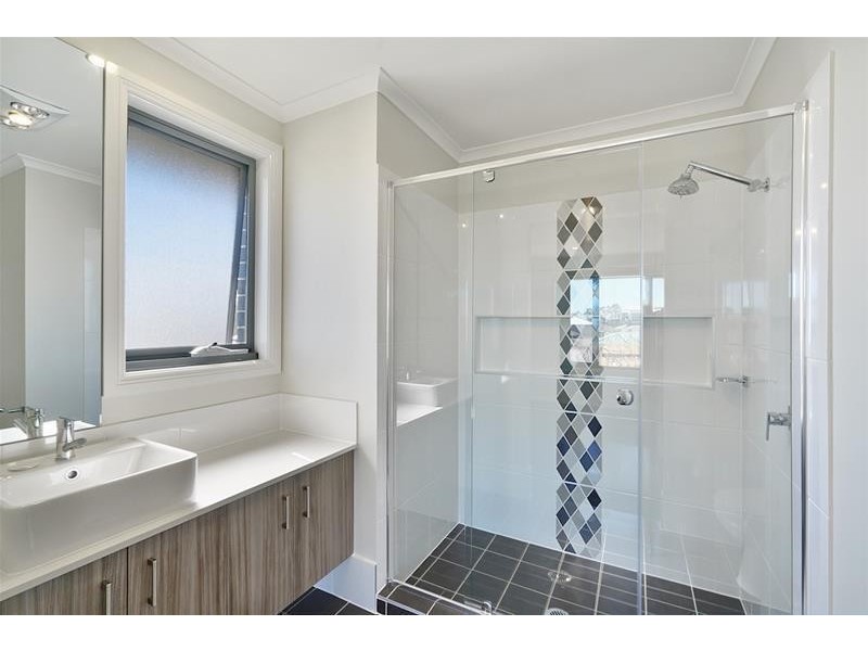 4 Smith Street, Oran Park NSW 2570