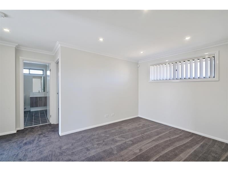 4 Smith Street, Oran Park NSW 2570