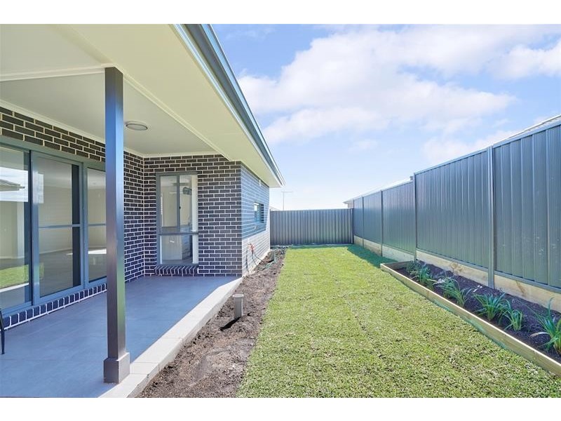 4 Smith Street, Oran Park NSW 2570