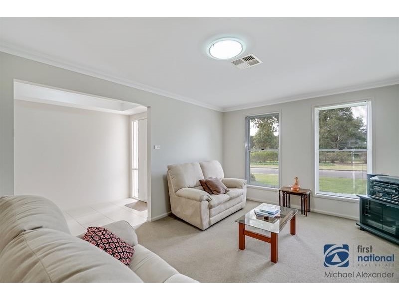 4 Whyte Place, Elderslie NSW 2570