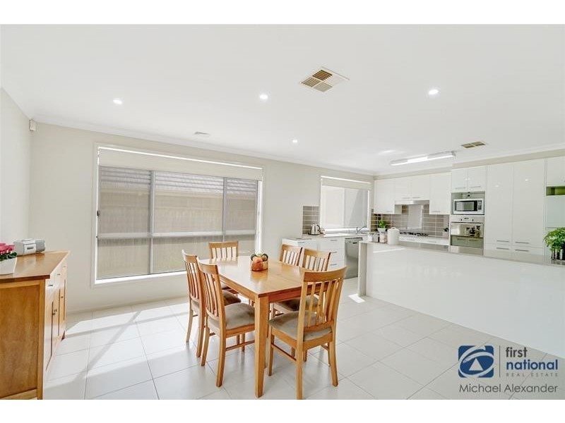 4 Whyte Place, Elderslie NSW 2570