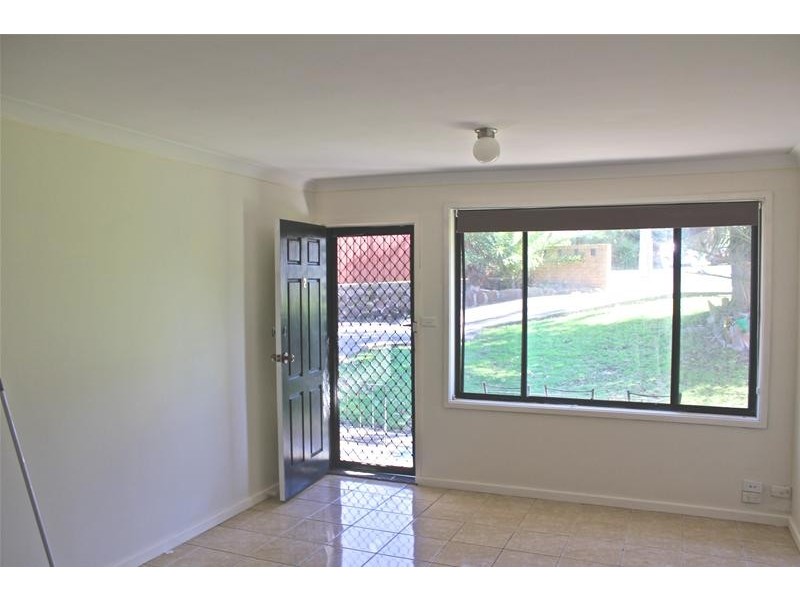 2/37 Kingsley Street, Lake Heights NSW 2502