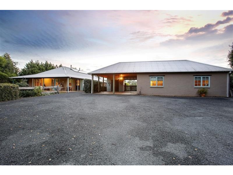 152 The Old Oaks Road, Grasmere NSW 2570