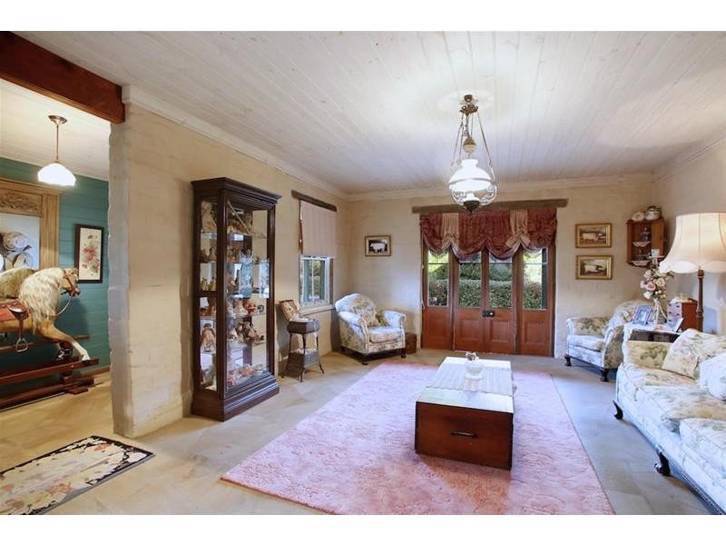 152 The Old Oaks Road, Grasmere NSW 2570