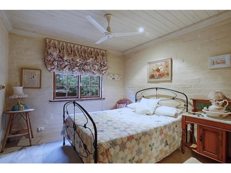 152 The Old Oaks Road, Grasmere NSW 2570