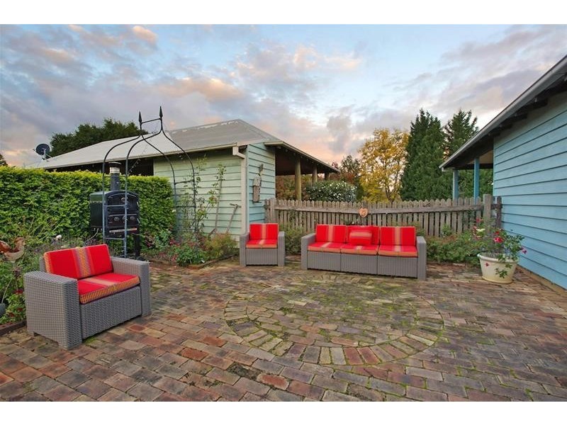 152 The Old Oaks Road, Grasmere NSW 2570