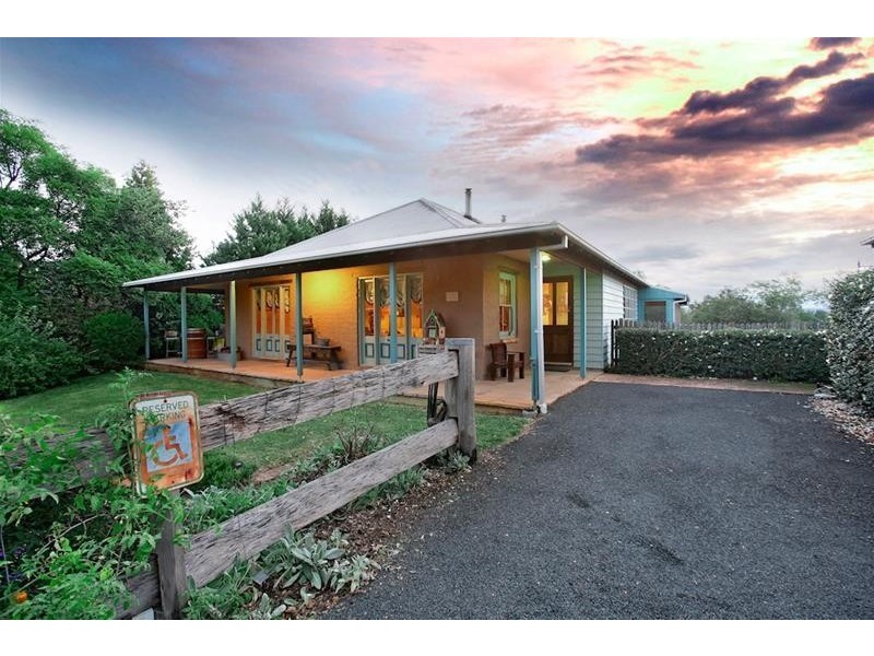 152 The Old Oaks Road, Grasmere NSW 2570