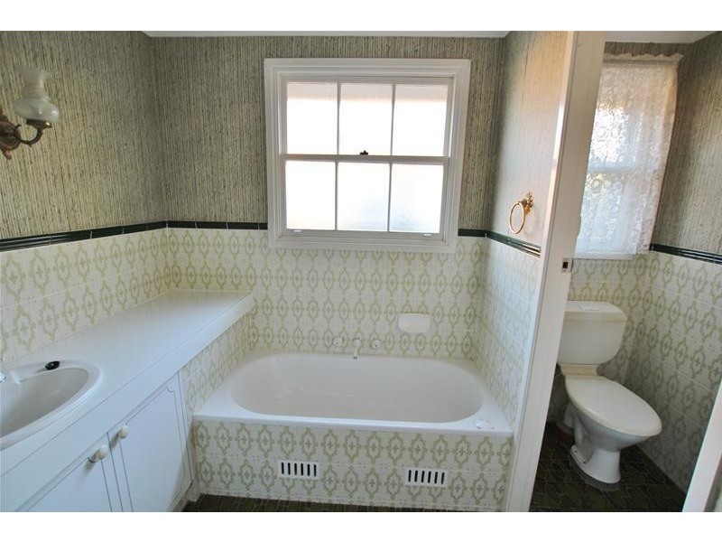 13 Larnach Place, Elderslie NSW 2570