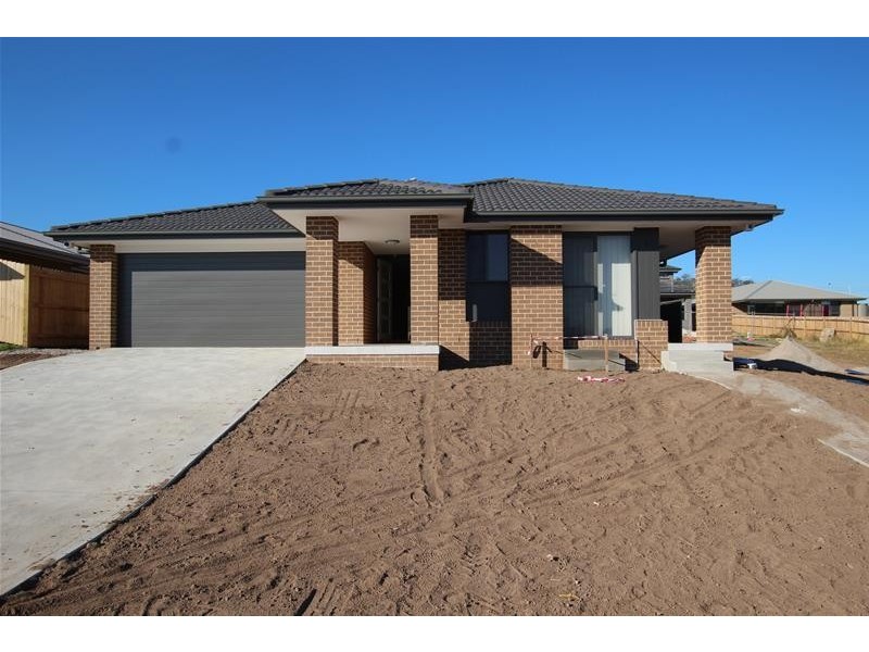 10 Ascot Drive, Currans Hill NSW 2567